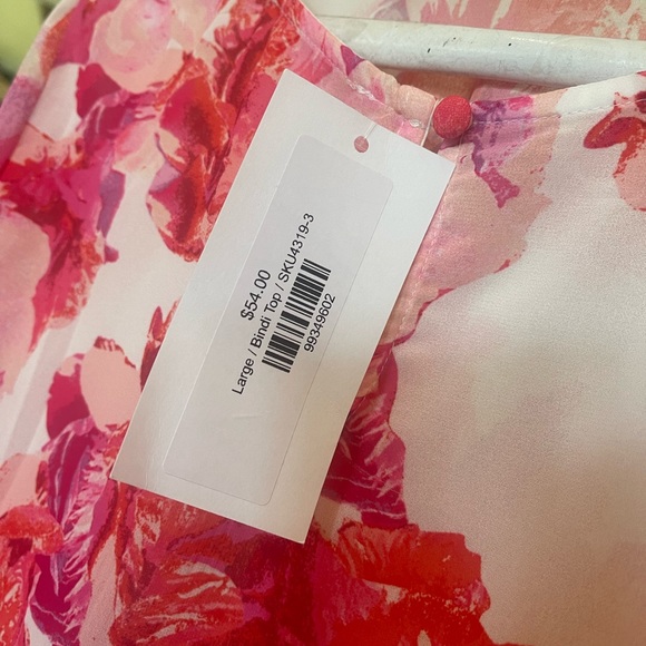 Beautiful lightweight top. - Picture 6 of 6